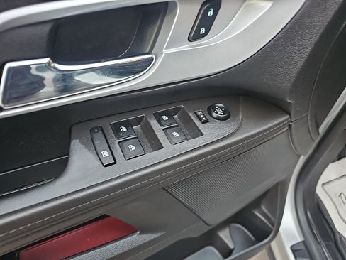 Used 2012 Chevrolet Equinox LS image 12