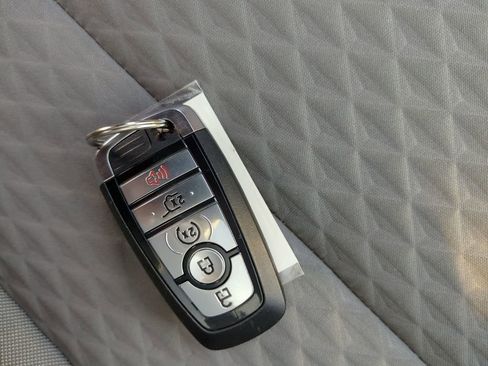 Used 2022 Ford Escape SE w/ SE Sport Appearance Package image 27