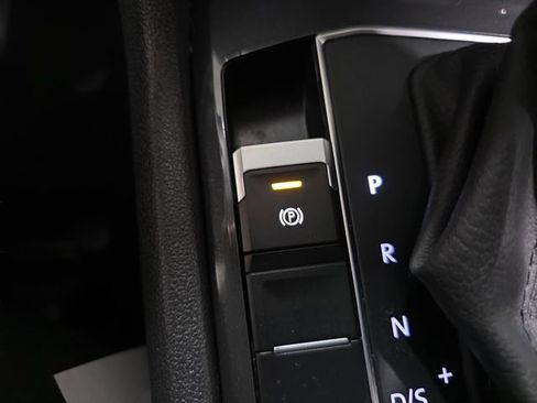 Used 2021 Volkswagen Tiguan S image 24