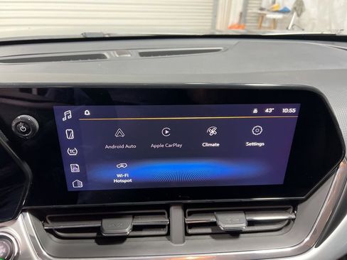 Used 2025 Chevrolet Trax LT w/ LT Convenience Package image 26