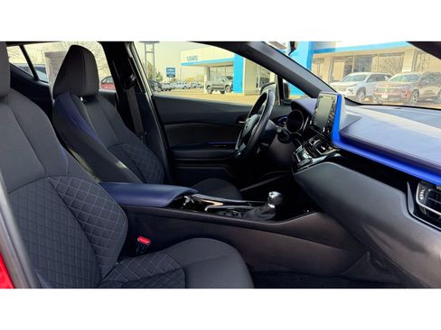Used 2021 Toyota C-HR XLE image 13