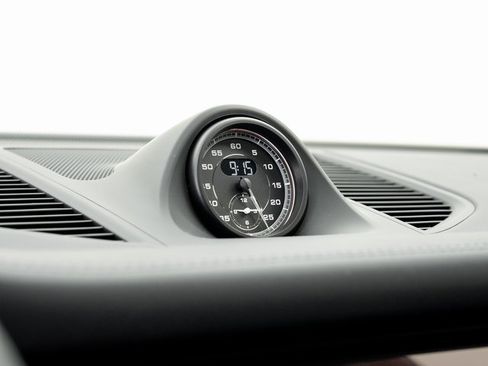 Certified 2023 Porsche Macan Turbo image 18