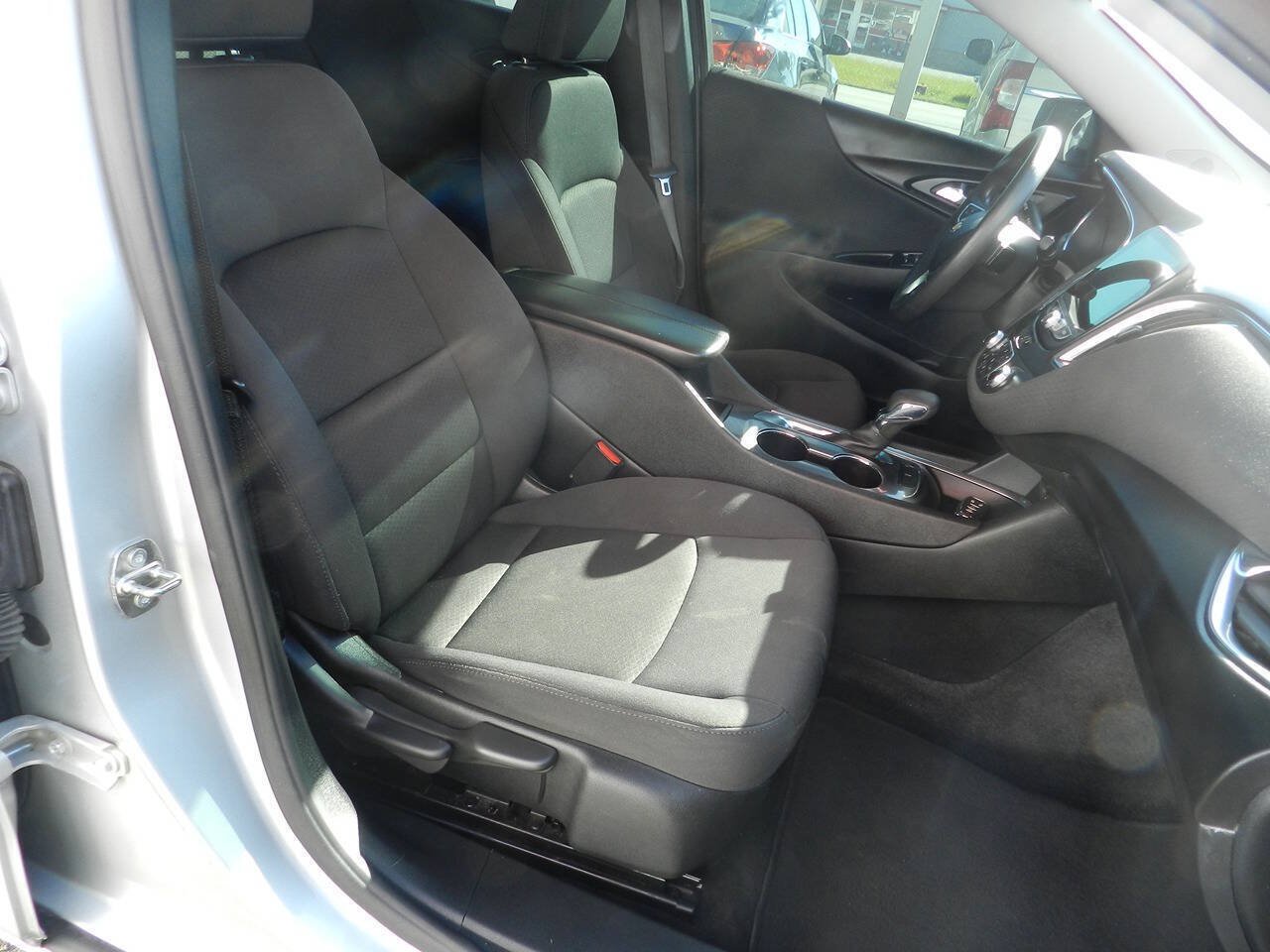 Used 2021 Chevrolet Malibu LT FWD image 11