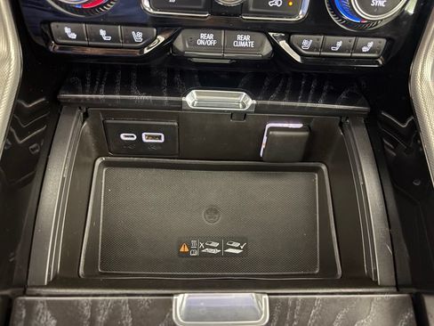 Used 2021 GMC Yukon Denali w/ Denali Premium Package RWD image 34
