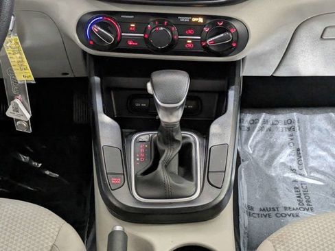 Used 2020 Kia Soul LX FWD image 18