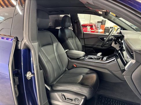 Used 2023 Audi Q8 Prestige w/ Prestige Package AWD/4WD image 10