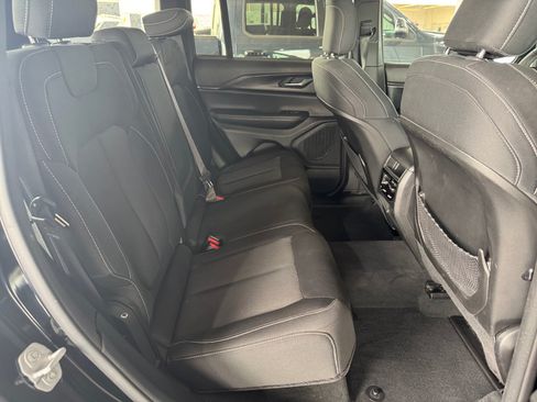 Used 2024 Jeep Grand Cherokee Laredo X RWD image 28