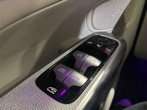 Certified 2025 Mercedes-Benz GLC 300 4MATIC image 9