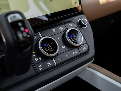 New 2026 Land Rover Defender 110 X-Dynamic SE AWD/4WD image 33