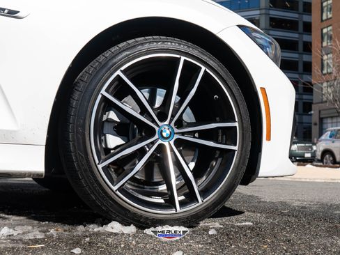 Used 2022 BMW 330e xDrive w/ M Sport Package image 9