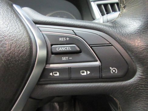 Used 2017 INFINITI Q60 2.0t image 22