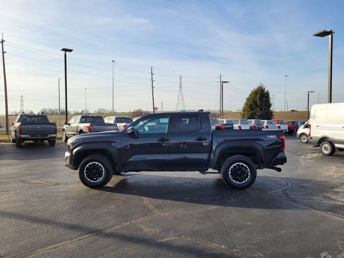Used 2024 Toyota Tacoma TRD Off-Road image 7