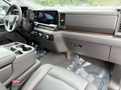 Used 2025 GMC Sierra 1500 SLT AWD/4WD image 36