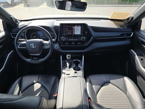 Used 2021 Toyota Highlander XSE FWD image 22