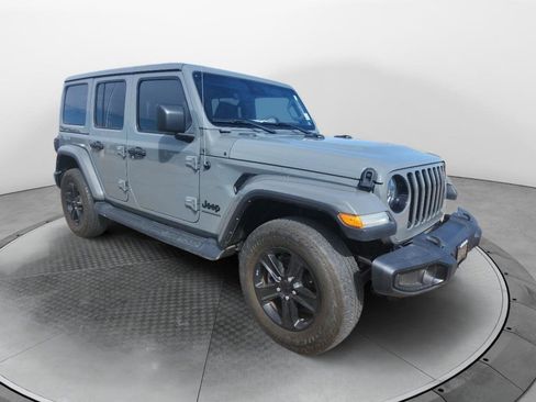 Used 2023 Jeep Wrangler Sahara image 7