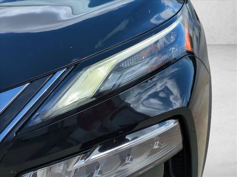 Used 2022 Nissan Rogue SV FWD image 9