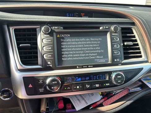 Used 2019 Toyota Highlander Limited Platinum AWD/4WD image 14