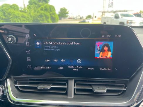 Used 2024 Chevrolet Trax RS w/ Sunroof Package FWD image 18