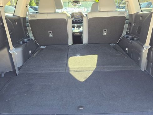 Used 2021 Toyota Highlander XLE image 43