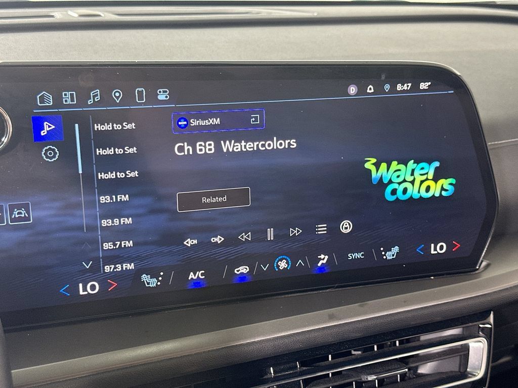 Used 2025 Chevrolet Traverse LT FWD image 31