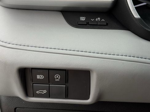 Used 2023 Toyota Highlander XLE FWD image 23
