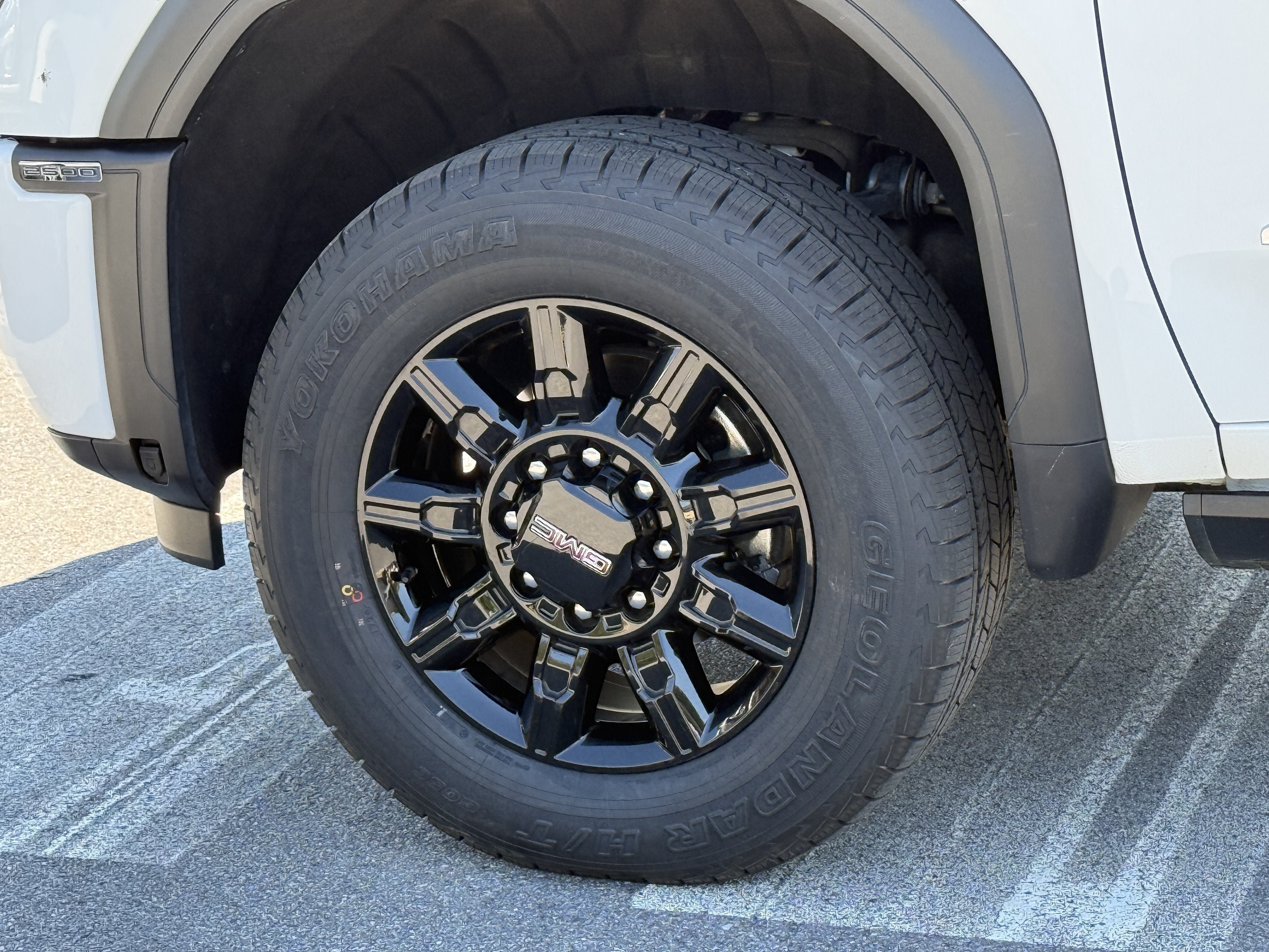 Used 2025 GMC Sierra 2500 AT4 w/ AT4 Premium Plus Package AWD/4WD image 9