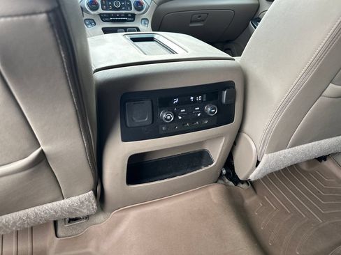 Used 2020 GMC Yukon XL SLT w/ Premium Edition RWD image 31
