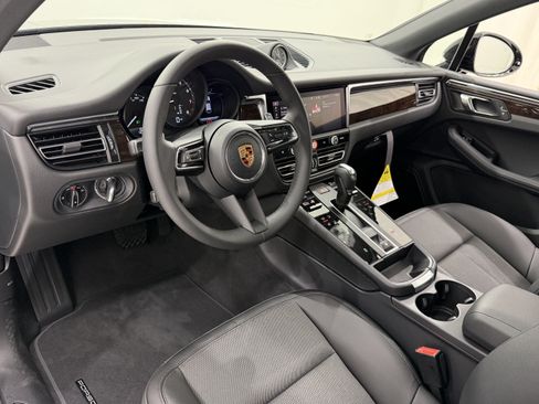 New 2026 Porsche Macan AWD/4WD image 4