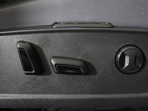 Used 2023 Volkswagen ID.4 Pro S image 37