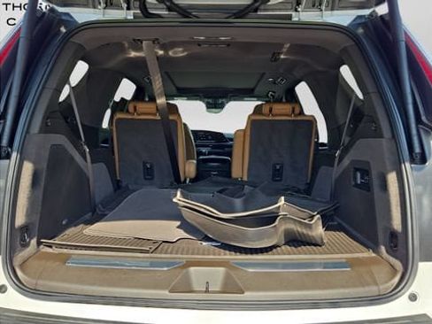 Certified 2024 Cadillac Escalade Premium Luxury AWD/4WD image 35