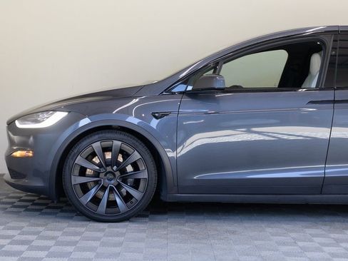 Used 2022 Tesla Model X Plaid image 8