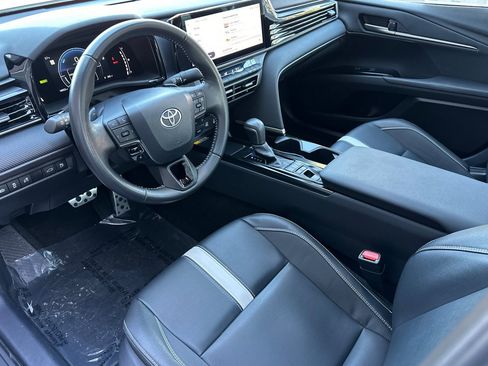 Used 2025 Toyota Camry Hybrid image 10