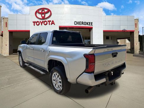 Used 2024 Toyota Tacoma SR5 w/ SR5 Upgrade Package image 7