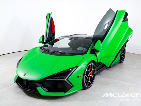 Used 2024 Lamborghini Revuelto image 5