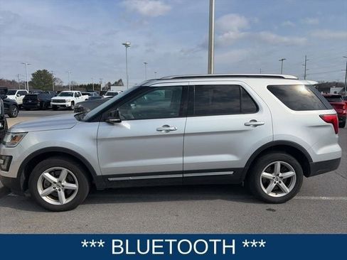 Used 2016 Ford Explorer XLT image 3