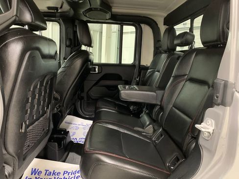 Used 2021 Jeep Gladiator Rubicon AWD/4WD image 15