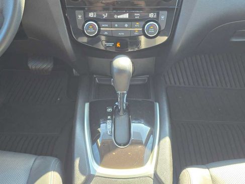 Used 2015 Nissan Rogue SV AWD/4WD image 12