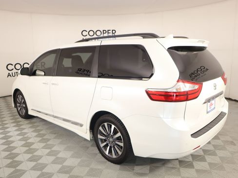 Used 2018 Toyota Sienna Limited Premium image 26