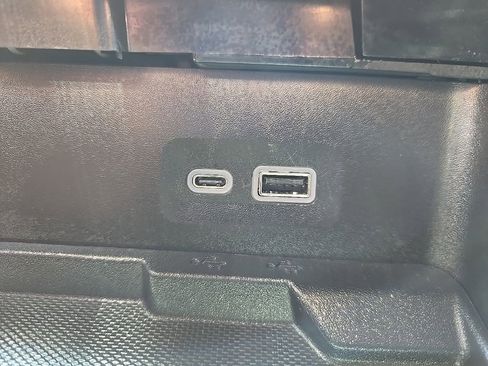 Used 2025 GMC Yukon XL Denali AWD/4WD image 28