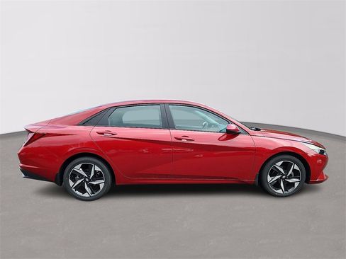 Used 2023 Hyundai Elantra SEL w/ Convenience Package image 7