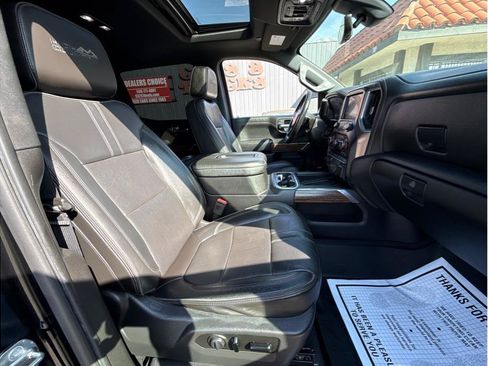 Used 2019 Chevrolet Silverado 1500 High Country w/ Technology Package AWD/4WD image 8