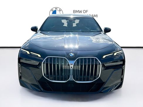 Used 2023 BMW 740i w/ Parking Assistance Package RWD image 2