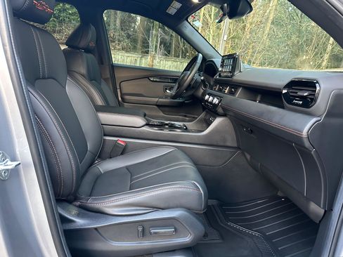 Certified 2024 Honda Pilot TrailSport image 10