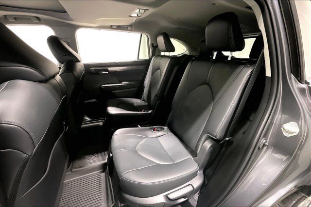Used 2023 Toyota Highlander Limited AWD/4WD image 26