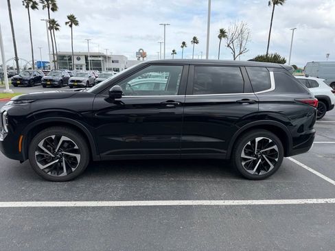 Used 2024 Mitsubishi Outlander SE FWD image 2