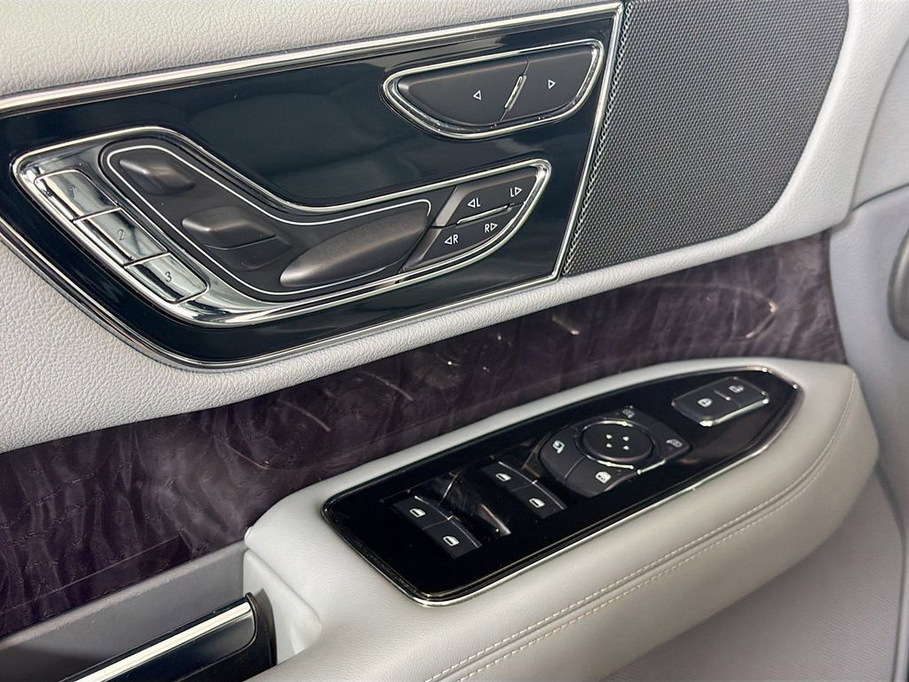 Used 2021 Lincoln Navigator Reserve AWD/4WD image 19