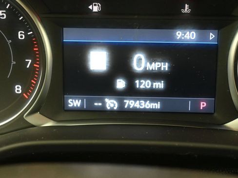 Used 2023 GMC Acadia SLT w/ Preferred Package FWD image 16