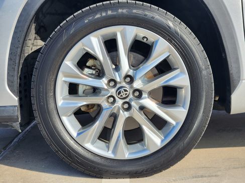 Used 2021 Toyota Highlander Limited image 11