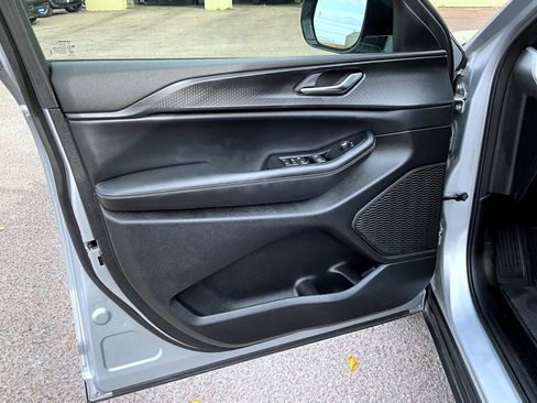 Certified 2024 Jeep Grand Cherokee L Altitude image 10