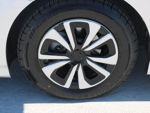 Used 2018 Toyota Prius Prime Premium FWD image 10
